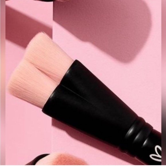 Mary Kay Other - 💗💗💗Mary Kay Makeup Brush TIMEWISE Retinol Serum & Facial Cloths SALE TODAY ONLY